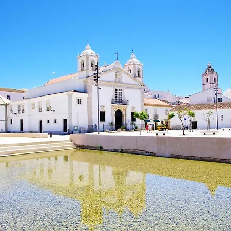 Lesley Armacao de Pera